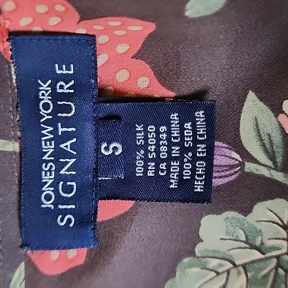 💥 Floral V-Neck Blouse - Brown and Red - Picture 4 of 5